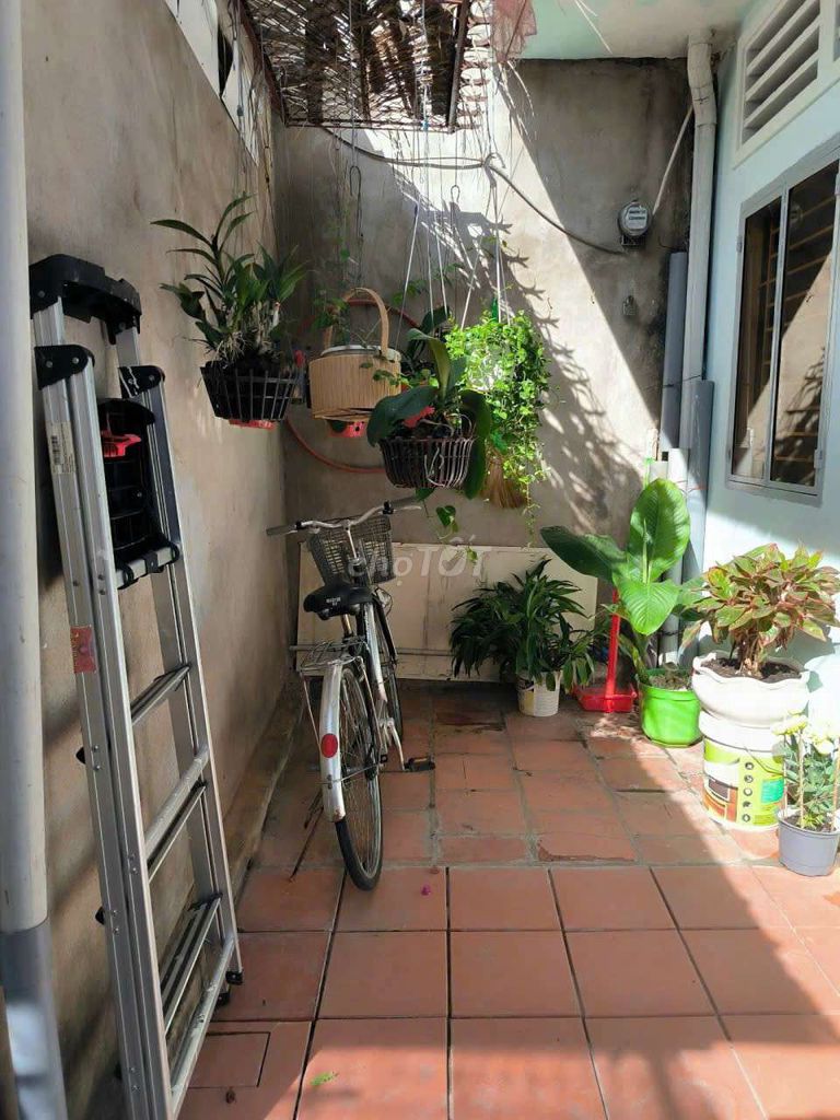 Rent two bedrooms per 2.5 million. In the Border Bridge, Bình Thạnh.
