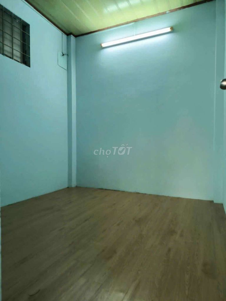 Rent two bedrooms per 2.5 million. In the Border Bridge, Bình Thạnh.