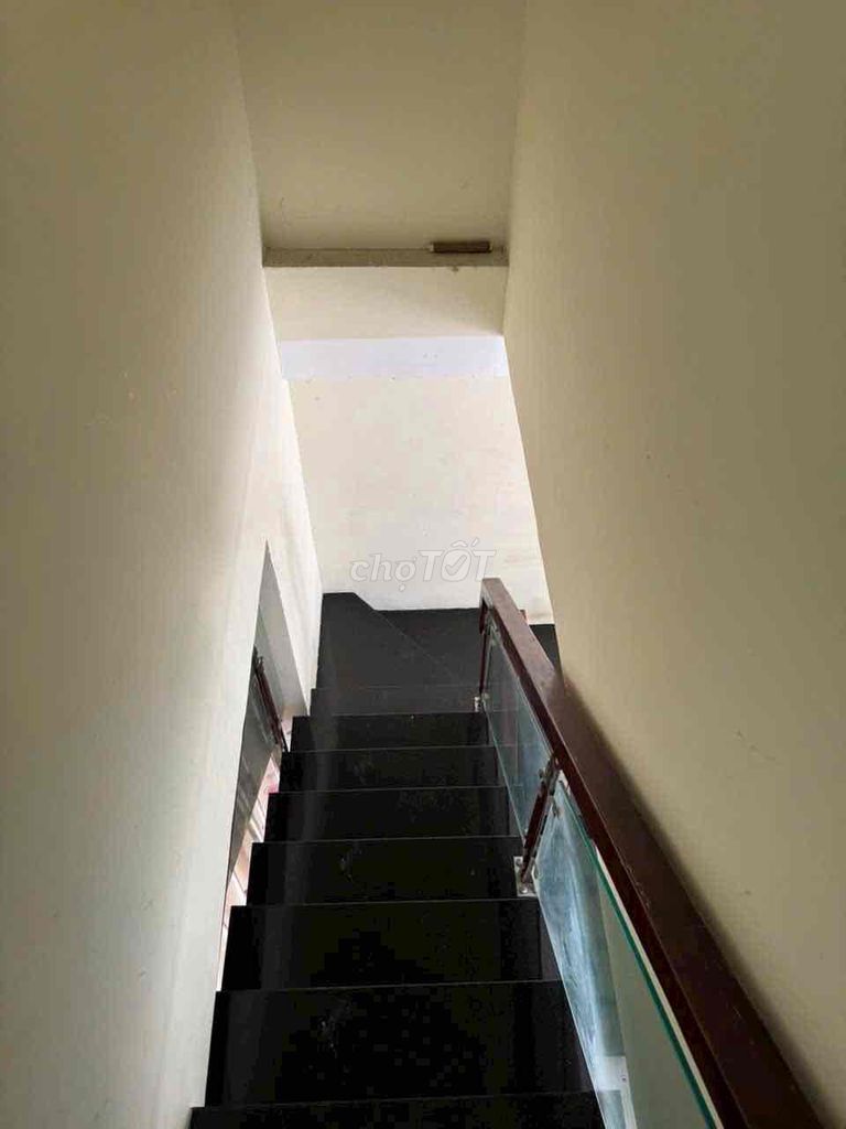 The house is painting new two bedrooms. Two toilets cost 8.5 million refrigerators.
