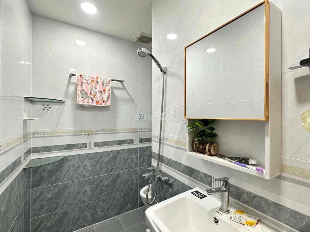 - Three bedroom three toilets - clear corner.