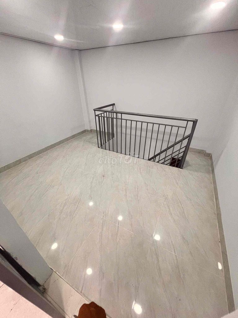 Rent a one-room bedroom. One private water toilet.