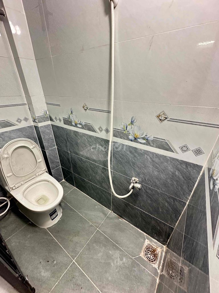 Rent a one-room bedroom. One private water toilet.