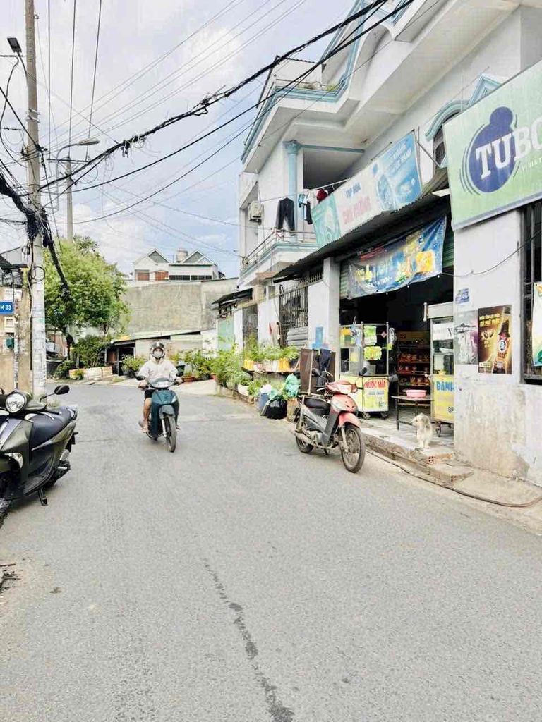 2 floors 2 bedroom 2 with a large street