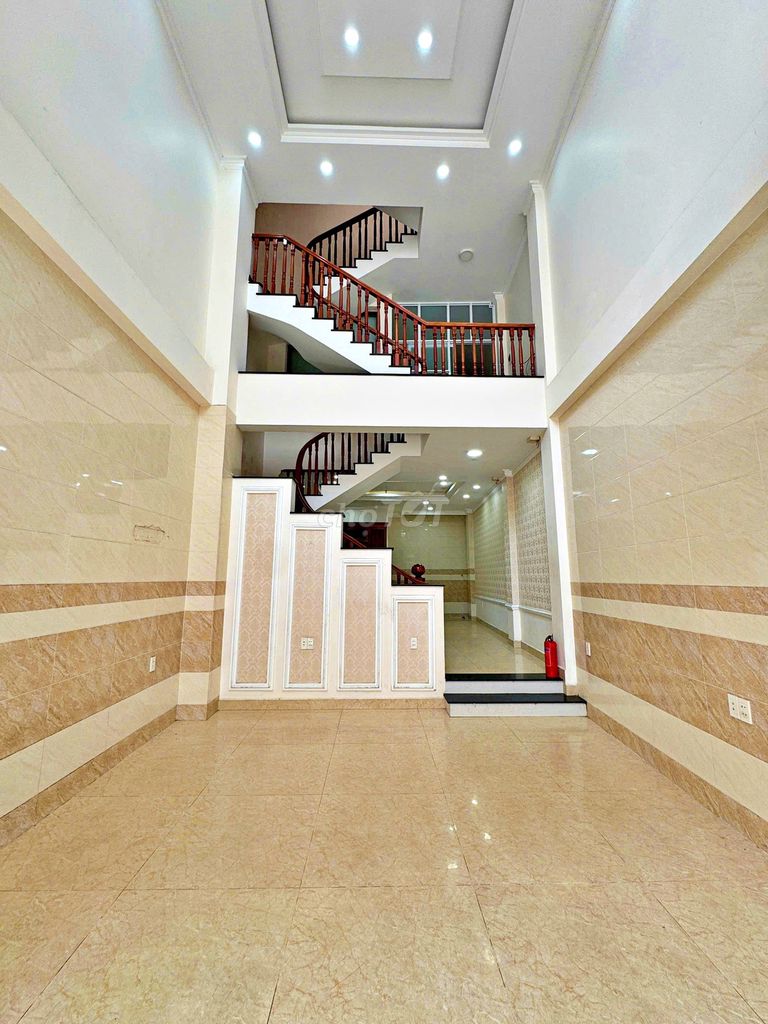For the 4th-story square root house of 57 meters - 4 bedrooms - 4 toilets - across Law University
