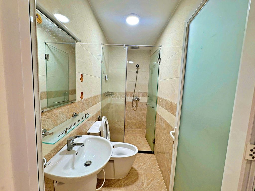 For the 4th-story square root house of 57 meters - 4 bedrooms - 4 toilets - across Law University