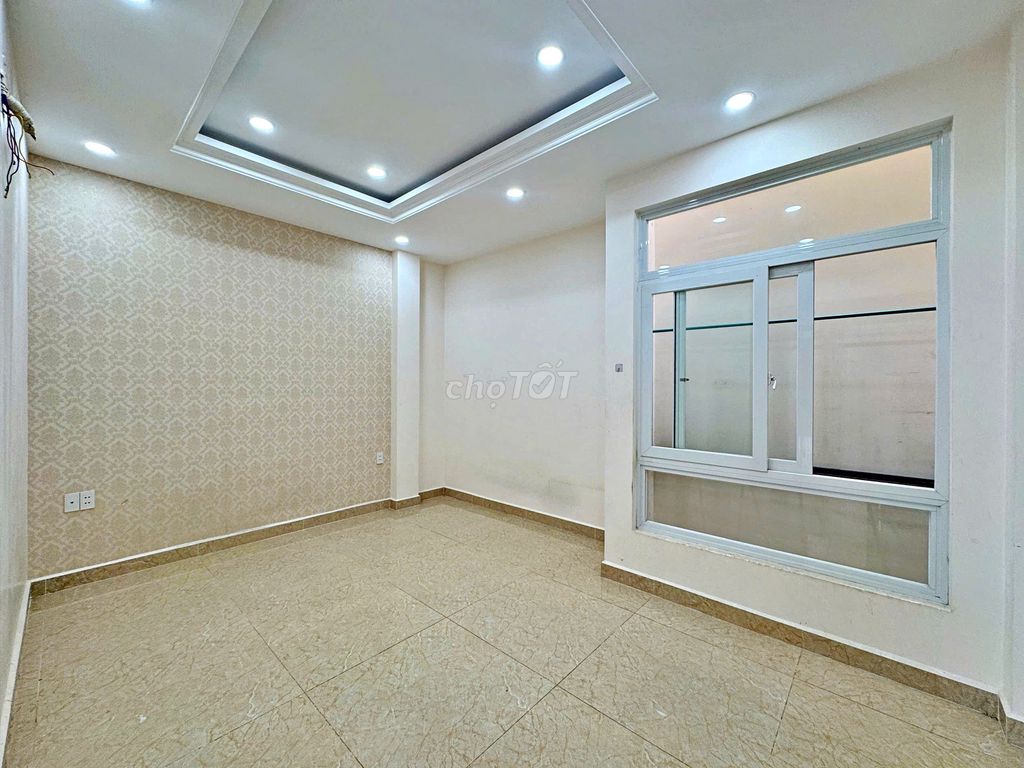 For the 4th-story square root house of 57 meters - 4 bedrooms - 4 toilets - across Law University