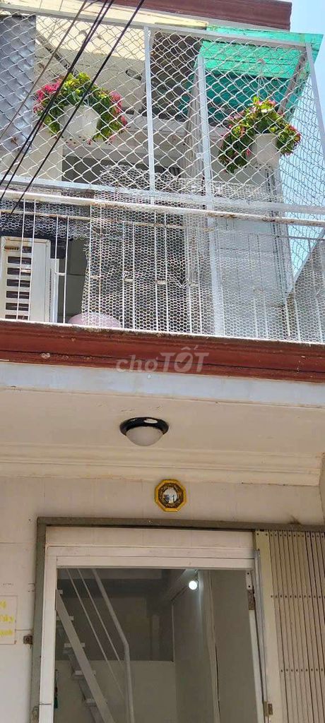 Rent two bedrooms with air conditioning. Six million near the market.