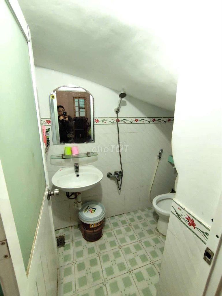 The ground floor is two stories up.