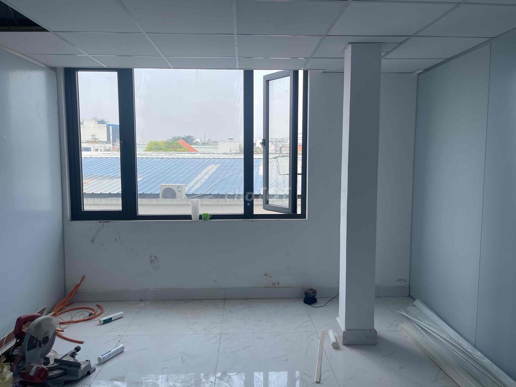 The full window, 35 p, 35 w, big room