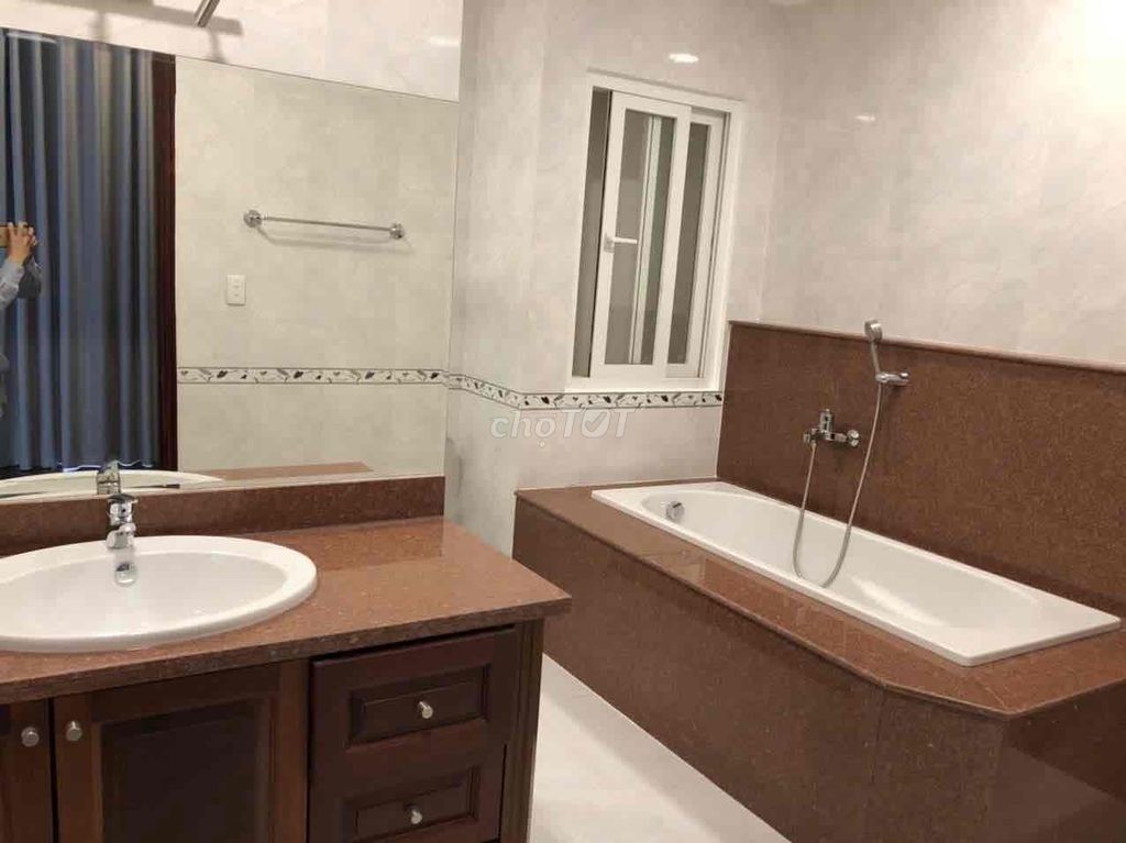 Rent the Thảo Điền district 2 area using 700 meters 2