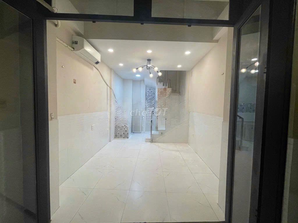 Rent three bedrooms, four toilets, 11.5 million Đoàn Văn Bơ, 13rd District 4.