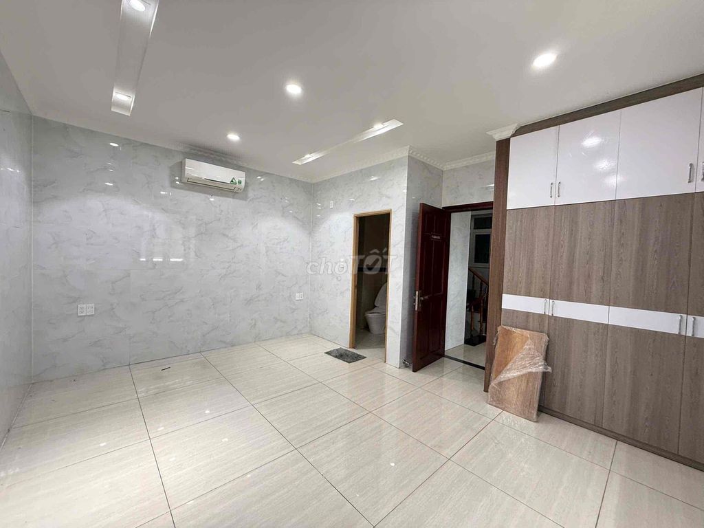 Rendez House Him Lam District 7 (7.5 x 20 m) vault 2 floor vault - credit 70 million