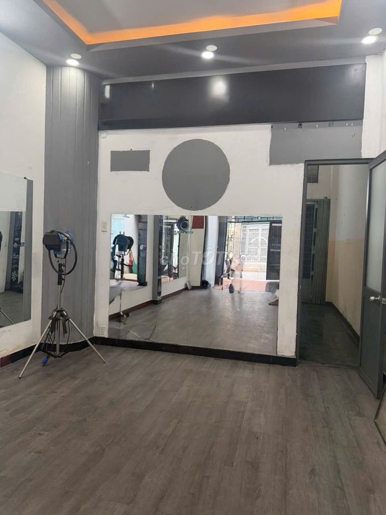 Rent a German Lavette through Lê Thị Hồng, 17 Gò Vấp