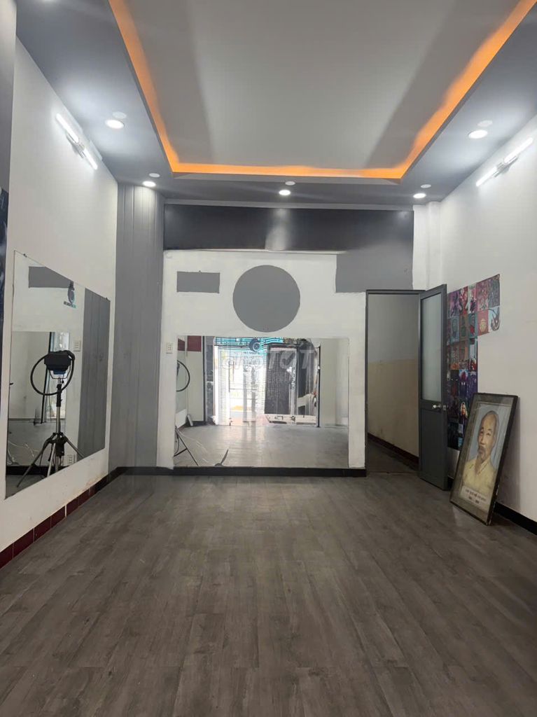 Rent a German Lavette through Lê Thị Hồng, 17 Gò Vấp