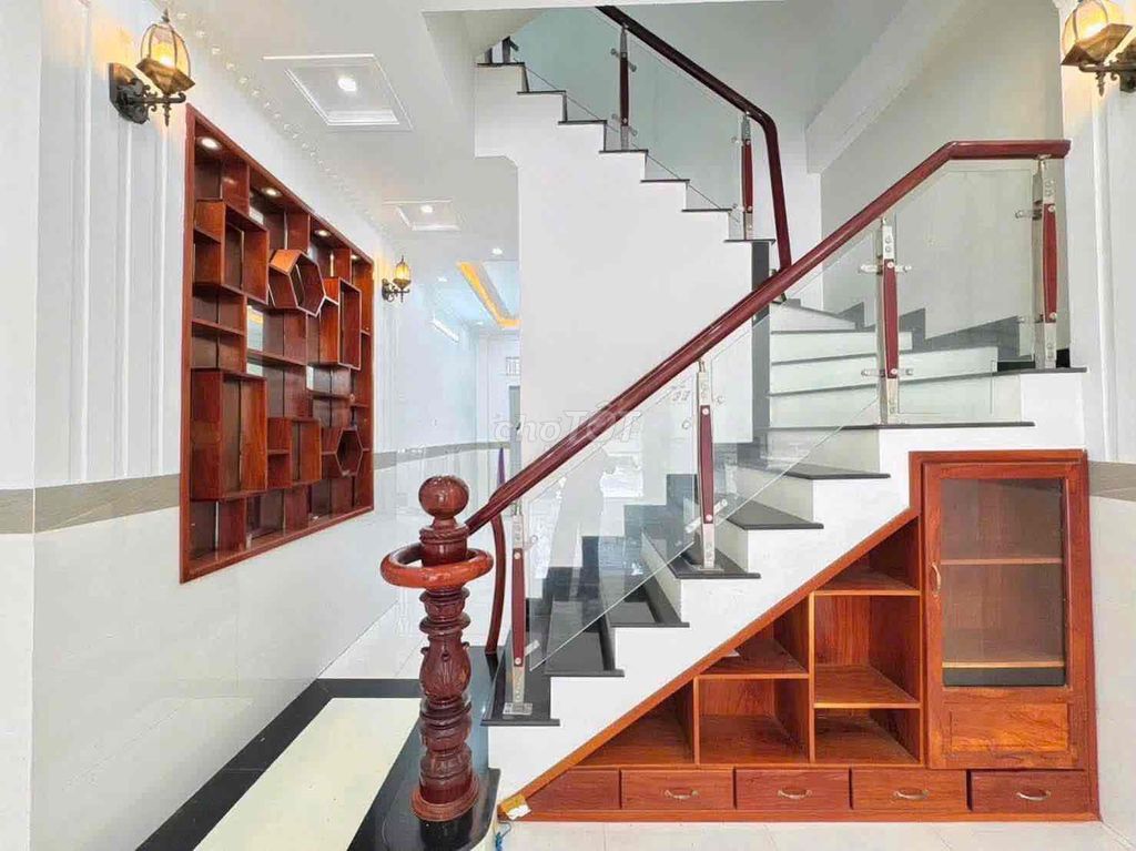 12 million, 4 bedrooms in the 7th district.