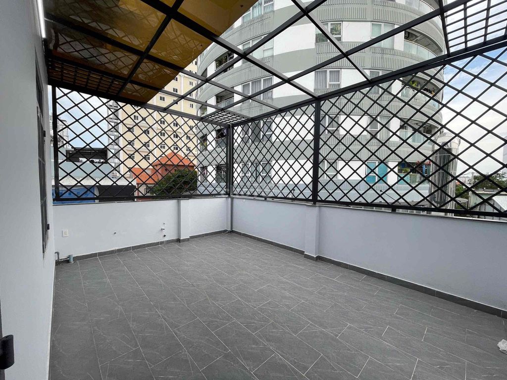 Let's rent out the open street. Price: 30 million. Ih: