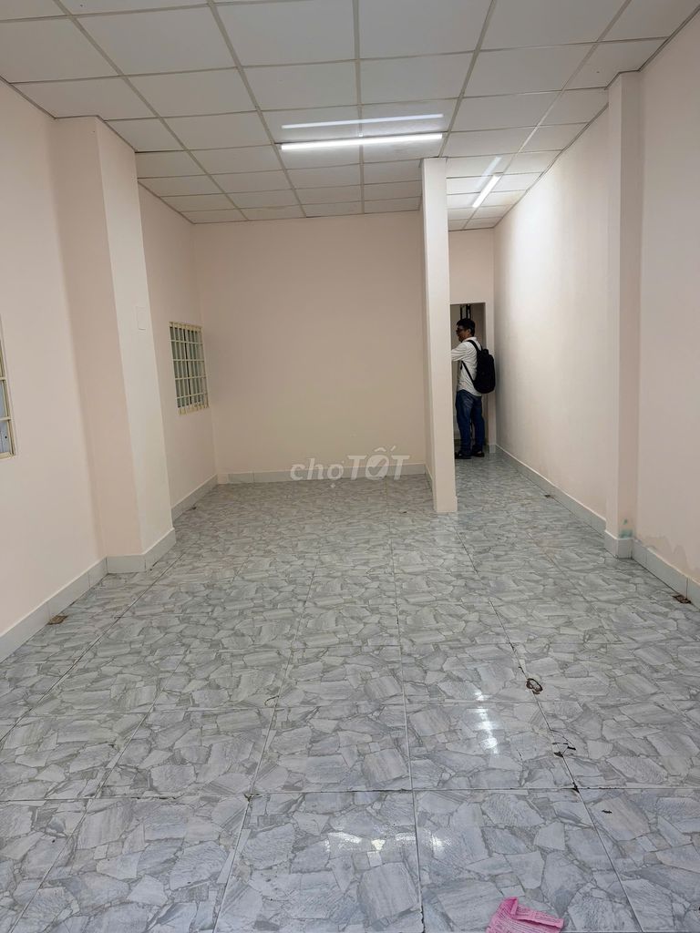 The original building is  cmt8 district 3. 80 meters 2 with four bedrooms, 3 toilets cost only 14 million.