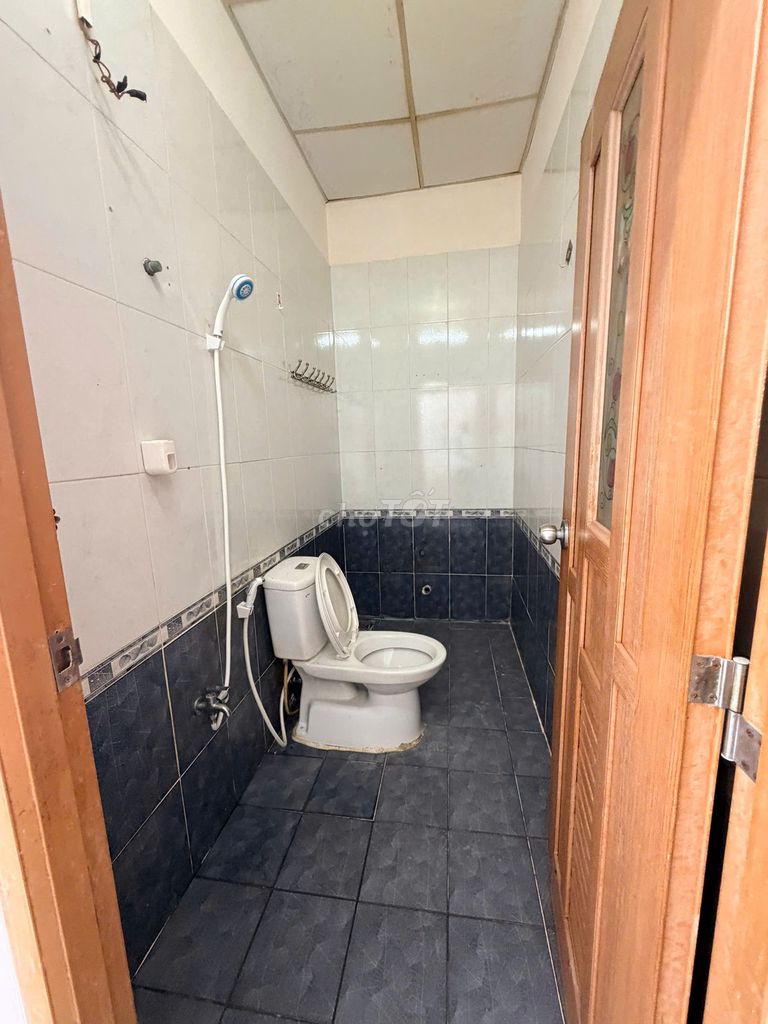 The original building is  cmt8 district 3. 80 meters 2 with four bedrooms, 3 toilets cost only 14 million.