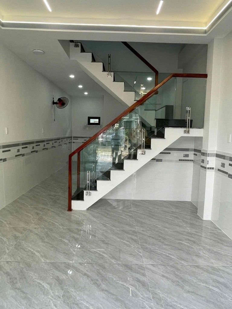 The two-story base is two-story bedroom 2 of the toilets two kilometers away from the Great House
