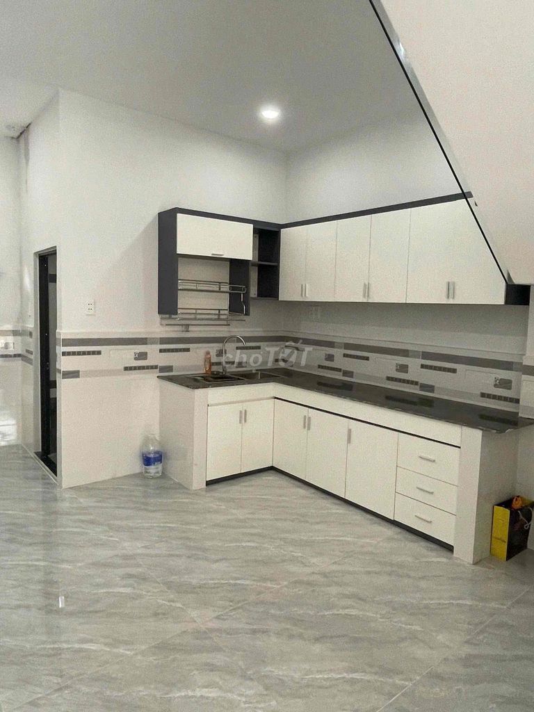 The two-story base is two-story bedroom 2 of the toilets two kilometers away from the Great House