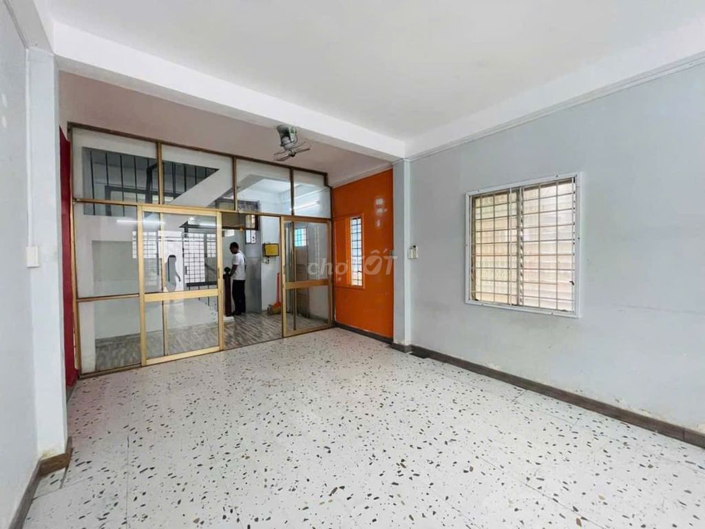 Corner of the Lê Hồng Phong alley, 3/3 x12 - 2 3 bedrooms 2 toilets