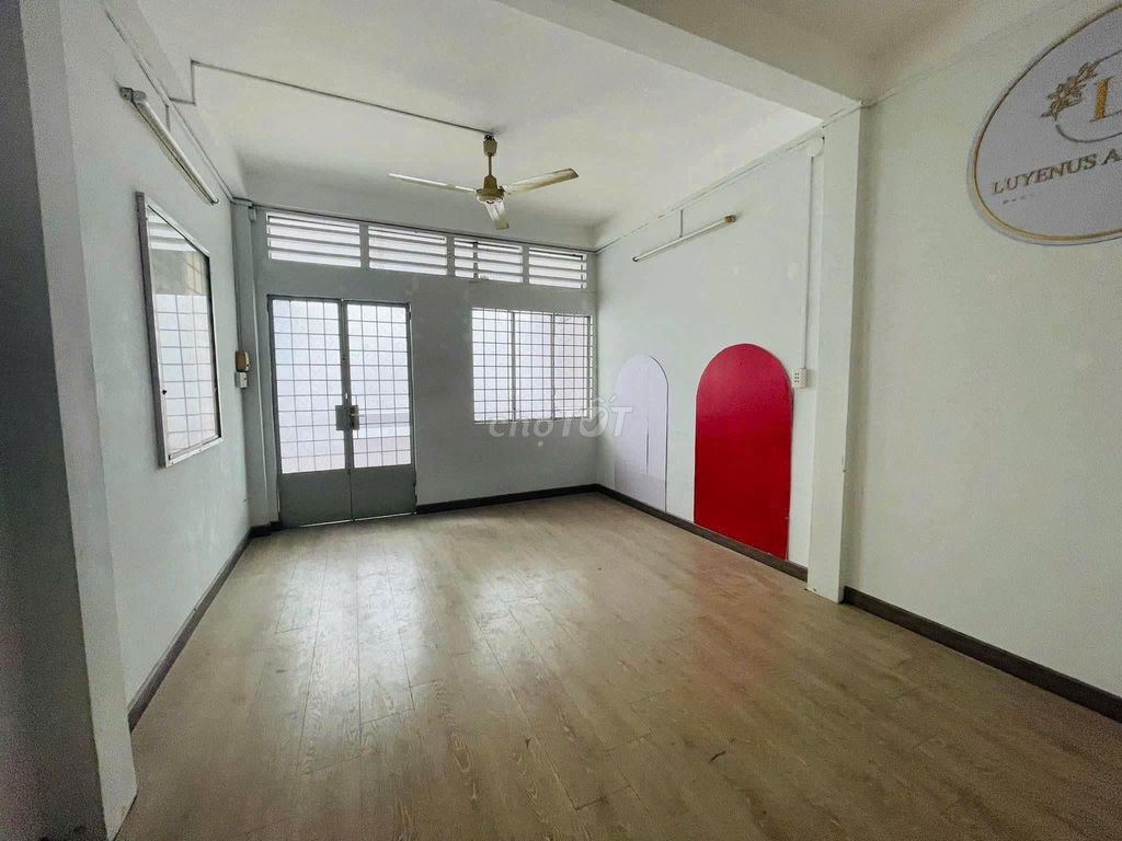 Corner of the Lê Hồng Phong alley, 3/3 x12 - 2 3 bedrooms 2 toilets