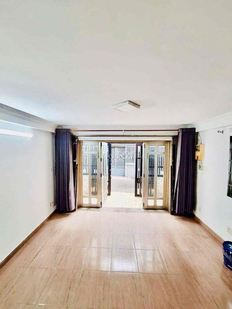 Rent the entire apartment. 1 st 2th floor.