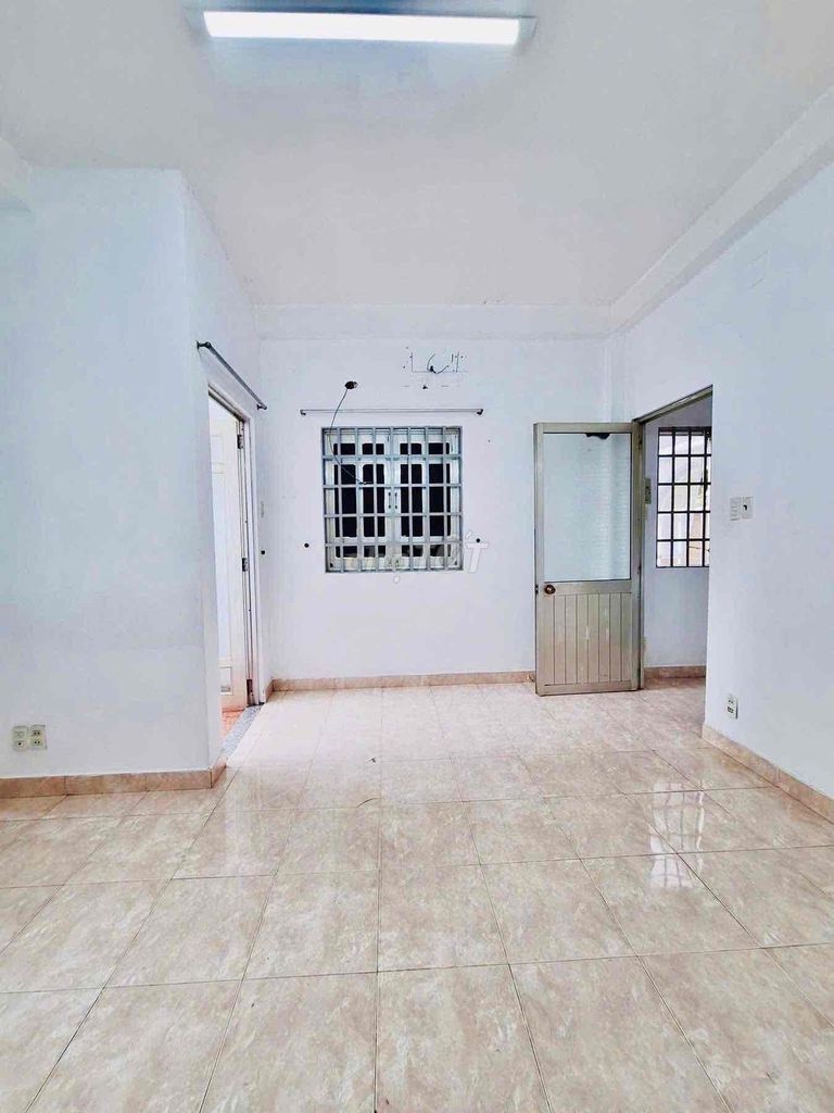 Rent the entire apartment. 1 st 2th floor.