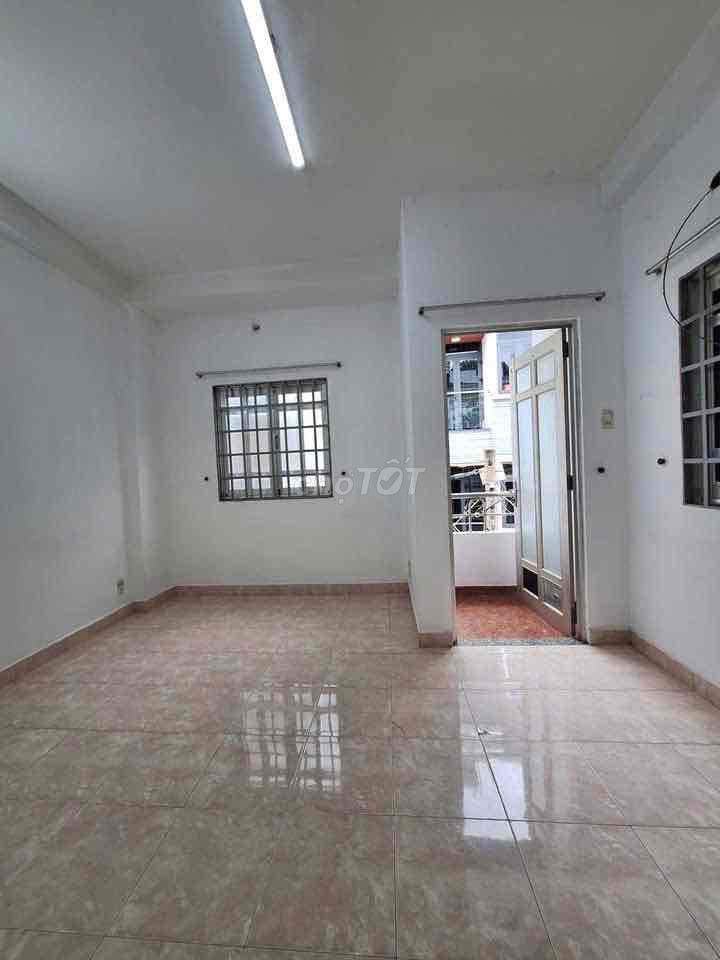 Rent the entire apartment. 1 st 2th floor.