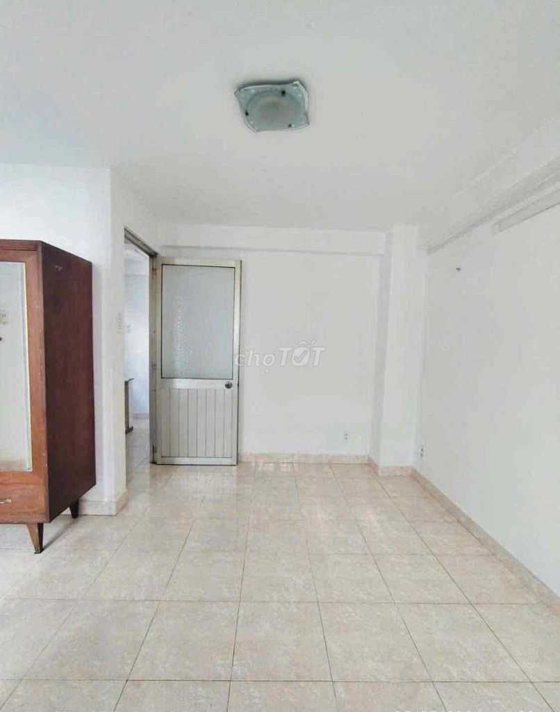 Rent the entire apartment. 1 st 2th floor.
