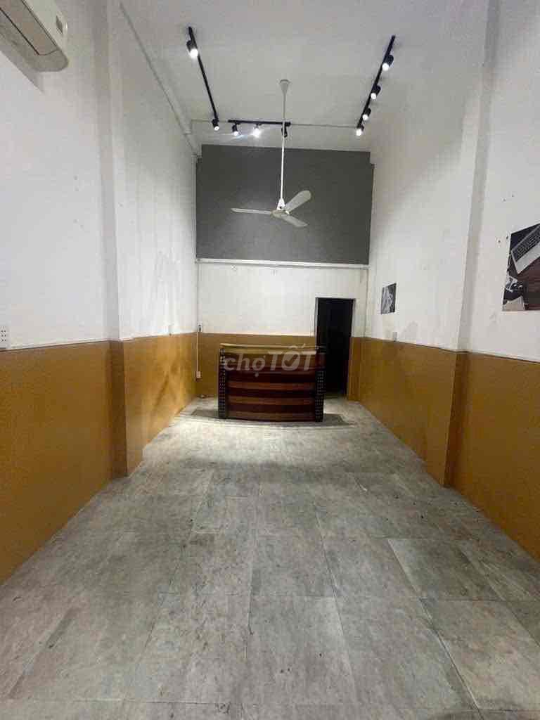Rent a 1 st. 1 st. 2th floor. - Car alley, Hoàng Văn Thụ-7202 Tân Bình