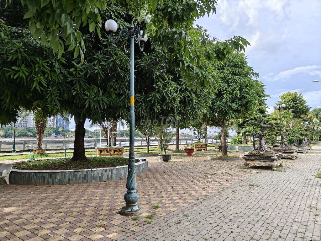 - An Khánh.