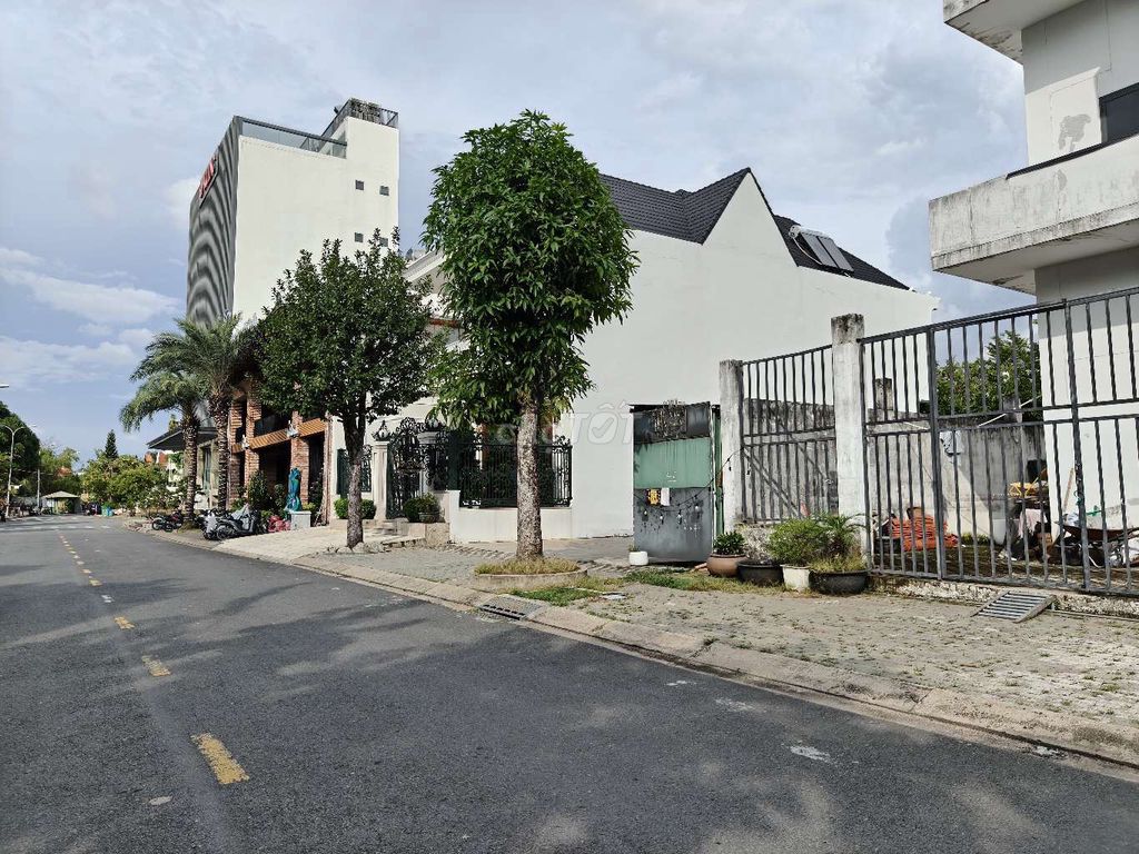 - An Khánh.