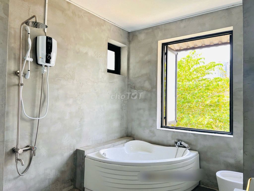 We'll rent the 5th floor. 250 feet. 2 Lê Thị Kỉnh Phước Kiển-40 million.