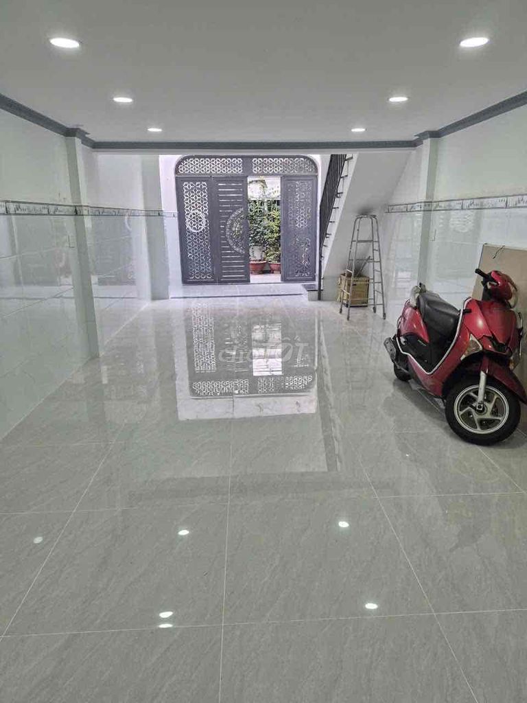 We're going to rent a new house that's 100% built in the eonl Tân Phú.