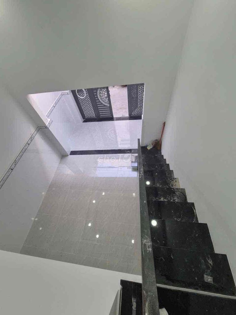 We're going to rent a new house that's 100% built in the eonl Tân Phú.