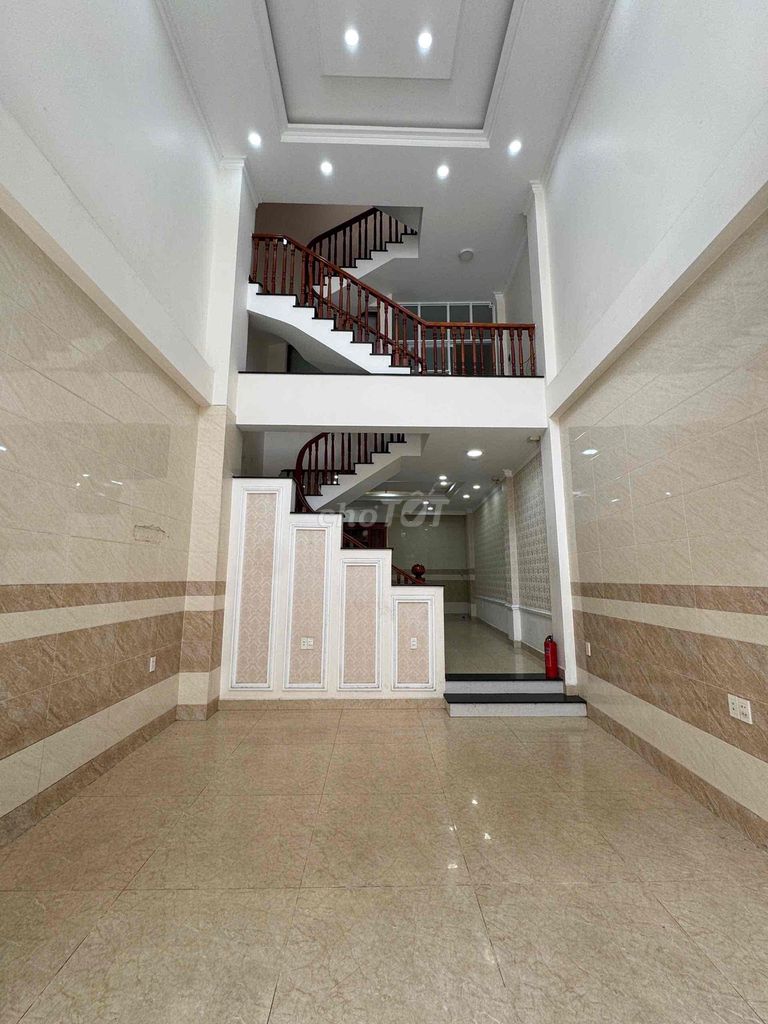 The four-story base is the open market of Zhao-rim, representing the Law - 4 bedroom - 4 toilets