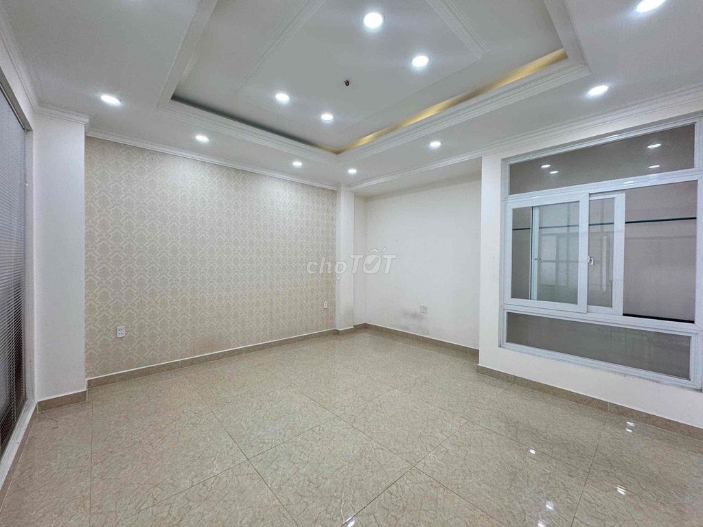 The four-story base is the open market of Zhao-rim, representing the Law - 4 bedroom - 4 toilets