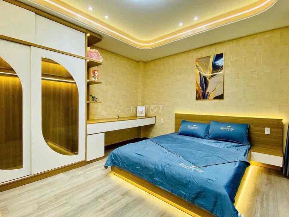 The beautiful new building is Full Seven. Four Best Bedrooms. 15 million refrigerators.