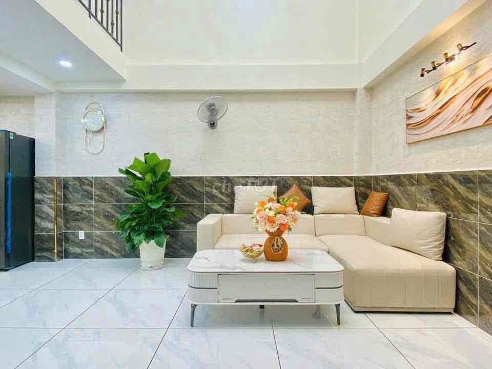 The beautiful new building is Full Seven. Four Best Bedrooms. 15 million refrigerators.
