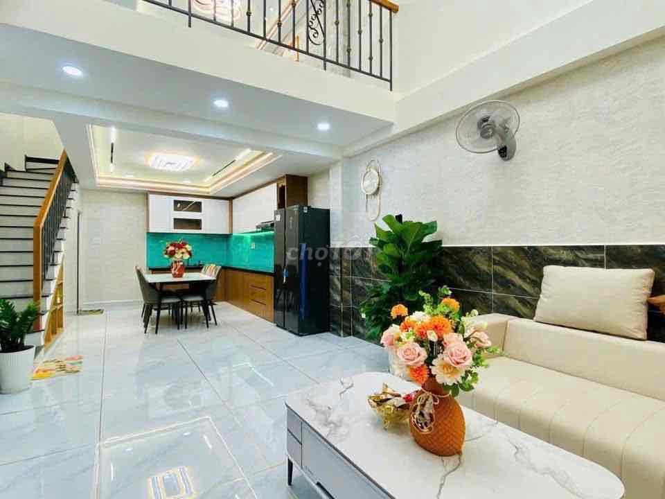 The beautiful new building is Full Seven. Four Best Bedrooms. 15 million refrigerators.