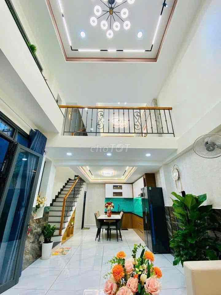 The beautiful new building is Full Seven. Four Best Bedrooms. 15 million refrigerators.