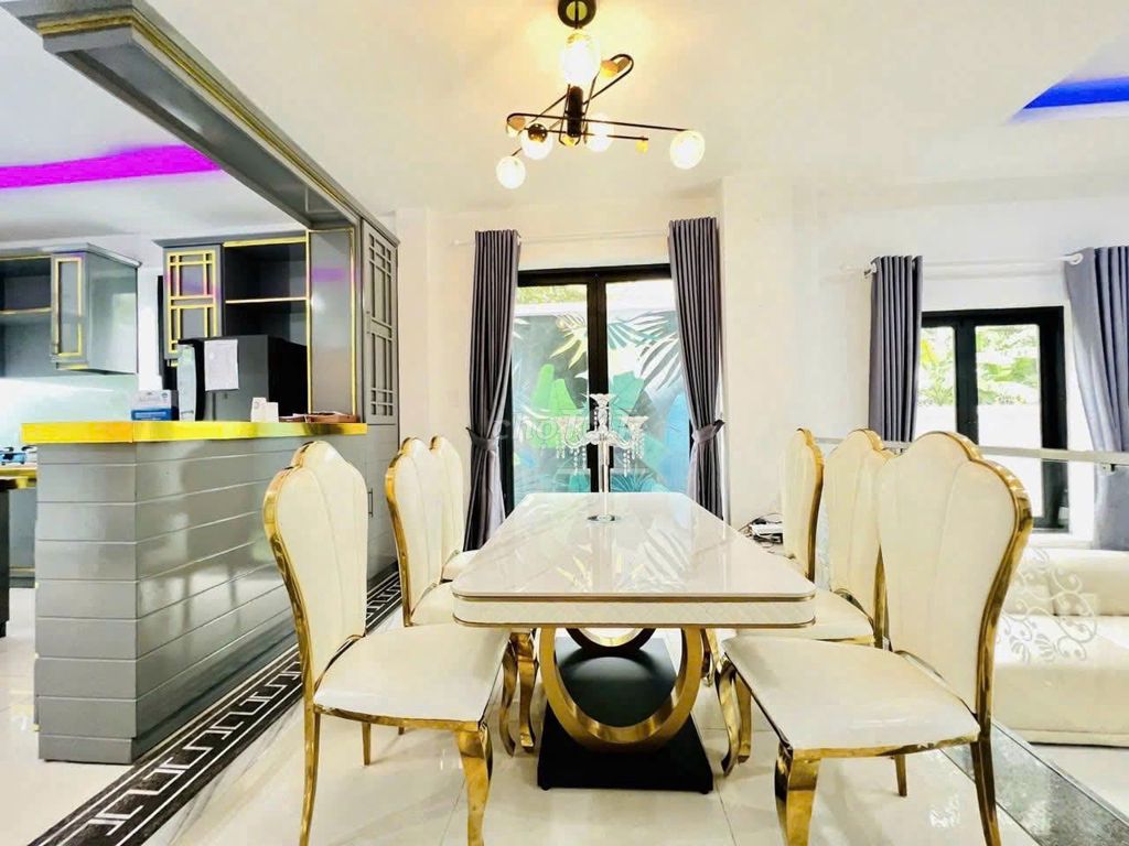 Rent villas at the pool garden----Walt village--A, Nhà Bè