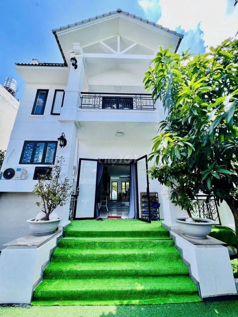 Rent villas at the pool garden----Walt village--A, Nhà Bè