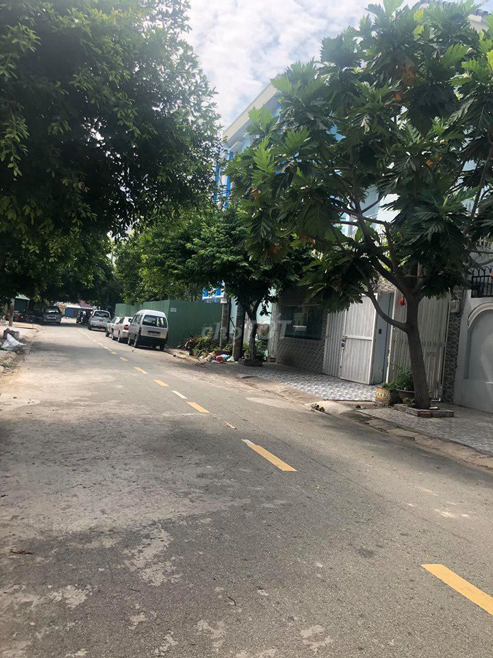 Rent the entire building of 6 A.4 x 20 meters, 3.5 pieces,18.5 million.