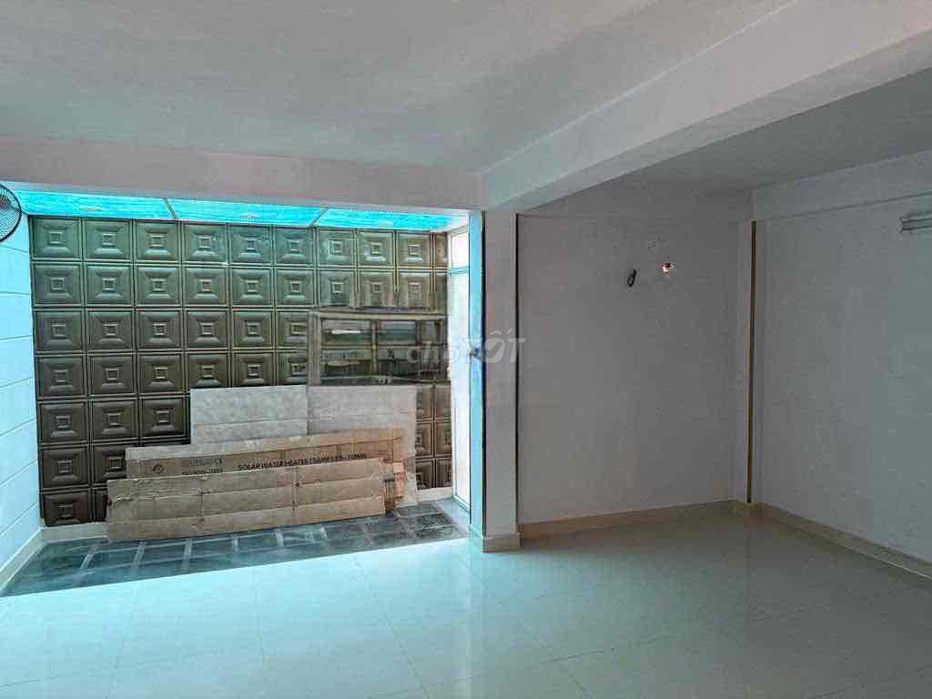 Rent a Âu Cơ, Tân Bình. (4 bedrooms, 3 toilets)