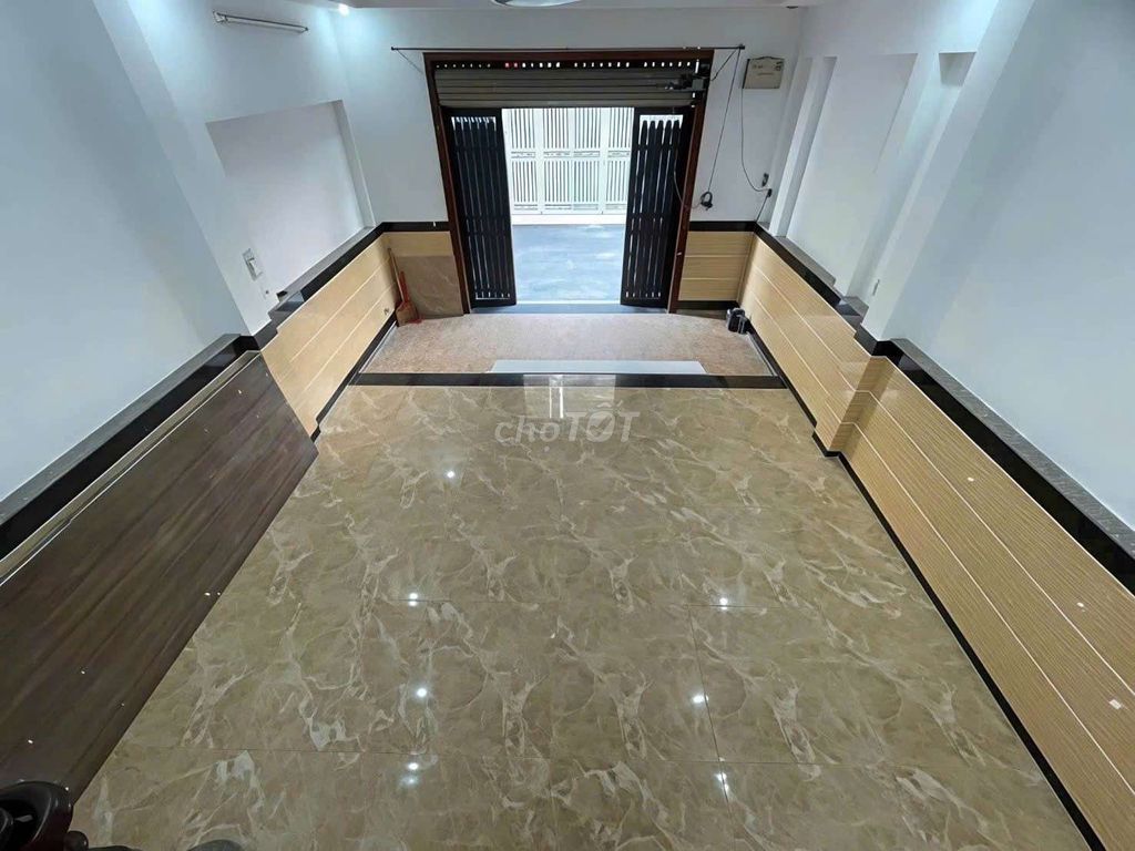 renting a new house 100 percent of the way in front of an 8 M.