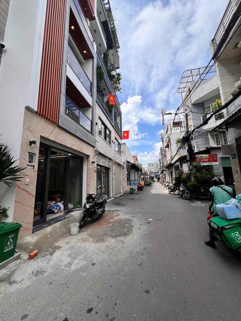 6 meters and 4 floors of new furniture 28 million a month.