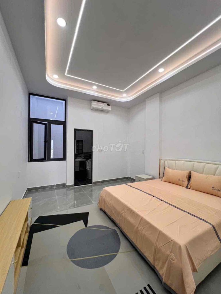 6 meters and 4 floors of new furniture 28 million a month.