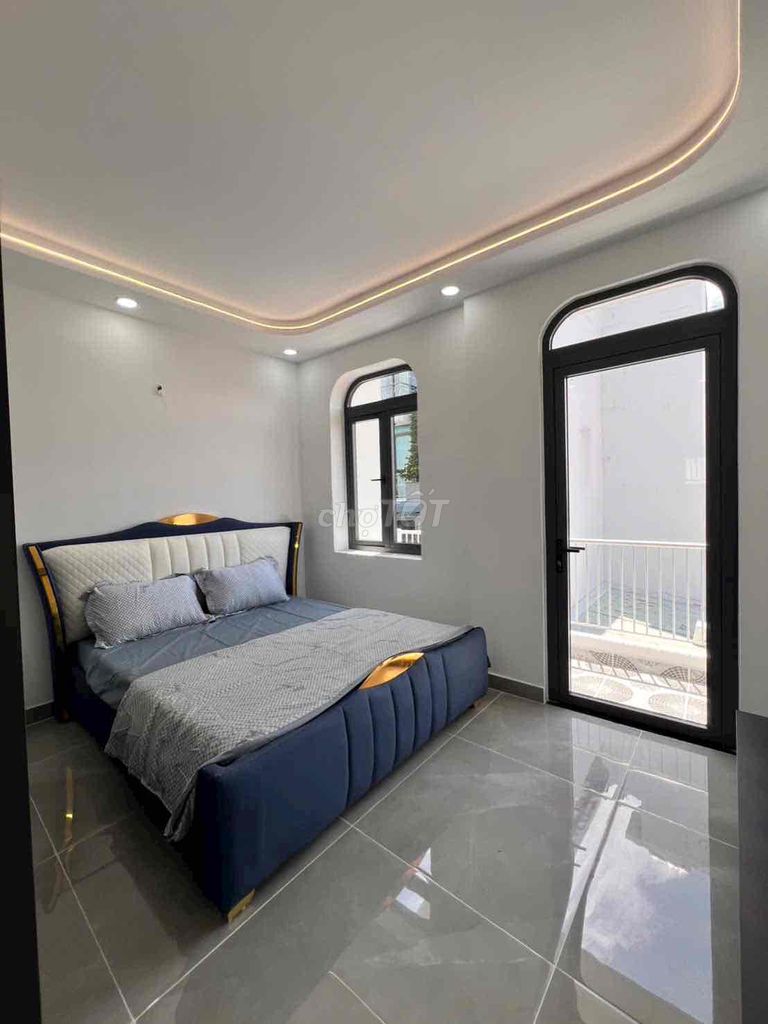 6 meters and 4 floors of new furniture 28 million a month.
